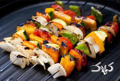  یک بشقاب سبزیجات کبابی + یک نوع سالاد فقط با چند قطره روغن - مجله اینترنتی کولاک