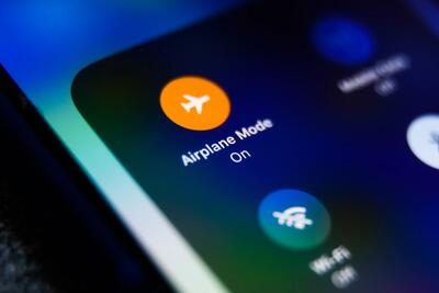 چرا باید موبایل را در طول پرواز در حالت پرواز قرار دهیم؟ - مردم سالاری آنلاین