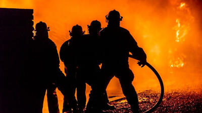  آتش‌سوزی مجتمع مسکونی خیابان میر ۲ فوتی داشت؛ نجات ۱۵ نفر از ساکنان