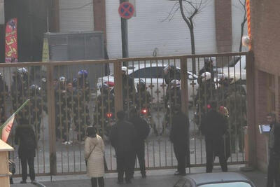 پرتاب گاز اشک‌آور به سمت بیمارستان سینا/ ماجرا چه بود؟