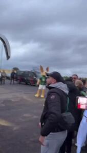 ویدئو: حمایت جنون‌آمیز هواداران از ستاره‌های الجزایر - پارس فوتبال