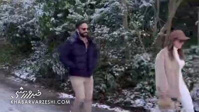 ویدیو| پیاده‌روی سرمربی و همسرش پس از اخراج! - پارس فوتبال