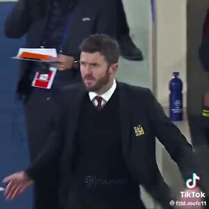 ویدئو: مرد شماره یک نیمکت شیاطین سرخ در روزهای بحرانی - پارس فوتبال