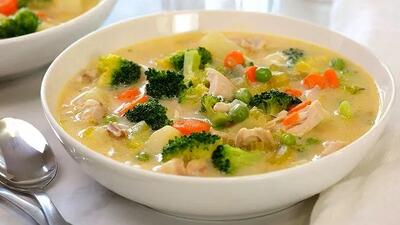  طرز تهیه سوپ مرغ و برنج با نیم‌دانه