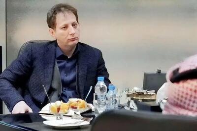  بابک زنجانی: تک‌نرخی کردن ارز مهم‌ترین اقدام دولت است