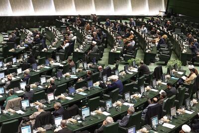 نمایندگان مجلس: دشمنان بیرونی در دعوای خانوادگی دخالت نکنند