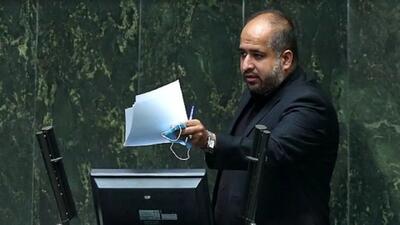 ادعای نماینده جبهه پایداری درباره خرید عینک‌های ۶ میلیونی برند علی دایی برای ۲۵۰۰ نفر از پرسنل پتروشیمی خلیج فارس