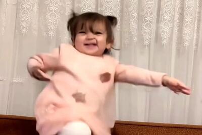  آواز بلرزون؛ تورک فنچ قیزی چه رقص میکنه/ موتورش رو دور تند