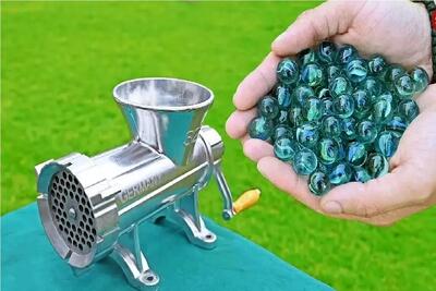  نوستالژی بازی؛ از شیشه نخاله تیله هایی میسازن که کل بچگیت باهاش گذشت
