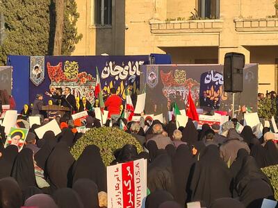  مردم اصفهان در محکومیت اغتشاشات تجمع کردند/میدان امام حسین (ع) صحنه شکوه حضور شد +فیلم