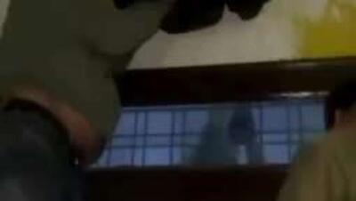  در راجستان هند، یک‌خانواده‌ از سفر به خانه برگشتند و دیدند که دزدی در دریچه هوا گیر کرده است