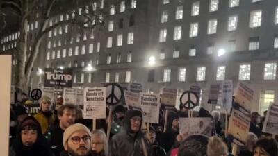  صدها نفر در مرکز لندن علیه حمله آمریکا به ونزوئلا تظاهرات کردند