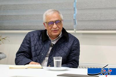 احمدی‌نژاد می‌گفت دلار نباید به هزار تومان برسد/ بانک مرکزی تصور می‌کند می‌تواند نرخ دلار را تعیین کند/ فشار تورمی امروز متفاوت از دوران جنگ است