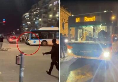 ورود یک اتوبوس به جمع تظاهرات‌کنندگان صهیونیست در قدس اشغالی - تسنیم