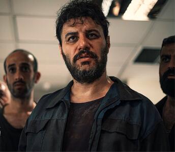 جواد عزتی در این سکانس سریال «وحشی» ترکاند/ فیلم