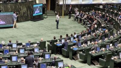 نشست غیرعلنی‌مجلس با حضور برخی مقامات اقتصادی