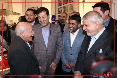 بازدید احمد دنیامالی، وزیر ورزش و علیرضا دبیر، رئیس فدراسیون کشتی از بخش‌های مختلف موزه کشتی در روز افتتاحیه