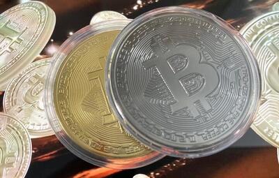 قیمت بیت‌کوین بالای ۹۰ هزار دلار ماند