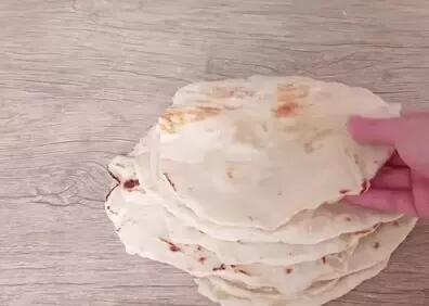 طرز تهیه نان لواش خانگی با کمترین امکانات و به راحت ترین روش !