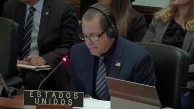 قطع سخنرانی سفیر آمریکا با اعتراض فعال ضدجنگ درباره حمله به ونزوئلا + فیلم