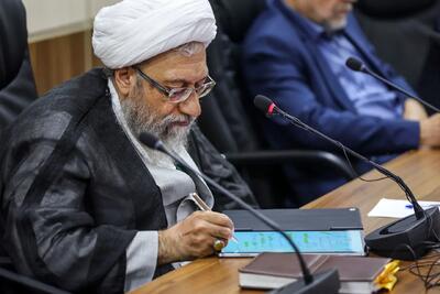 آملی لاریجانی: باید با تمهیداتی مانع بروز فشار به معیشت مردم شد