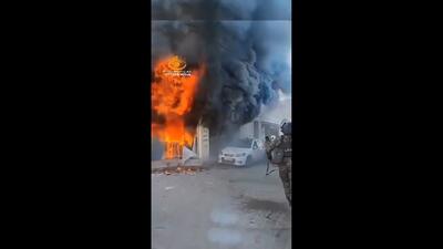 واکنش نیروهای یگان ویژه آتش‌گرفتن یک خودرو + فیلم