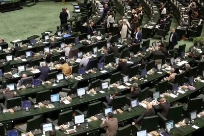 نشست غیرعلنی مجلس با حضور برخی از مقامات اقتصادی دولت