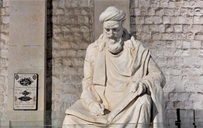 خواجوی کرمانی در سایه شاعران بزرگ گم شد!