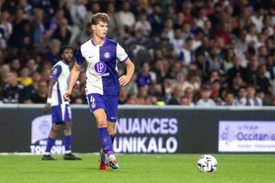 منچسترسیتی به دنبال جذب چارلی کرسول