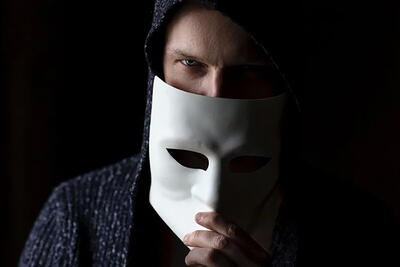 به این آدم‌ها اعتماد نکنید | ۷ نشانه کلیدی افراد غیرقابل اعتماد + اینفوگرافیک