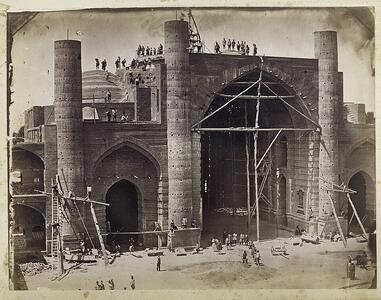 جادوی معماری در سپهسالار، داربست‌هایی با کاه و یونجه