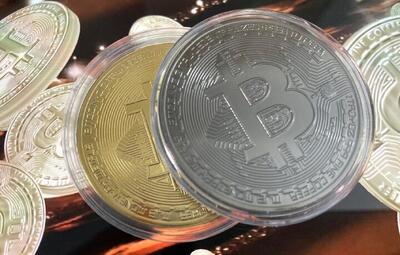 قیمت بیت‌کوین بالای ۹۰ هزار دلار ماند