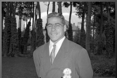 بین خود و مردم مرز نگذاشت