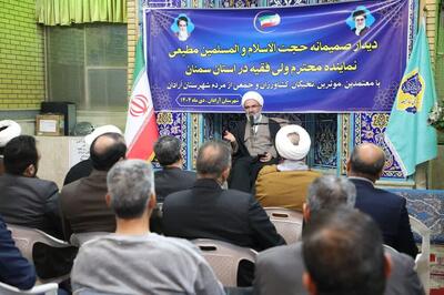 امام جمعه سمنان: دشمن به‌دنبال سوءاستفاده از مطالبات به‌حق است