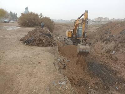 اجرای عملیات لایروبی نقاط حادثه‌خیز مسیل توچال در پاکدشت