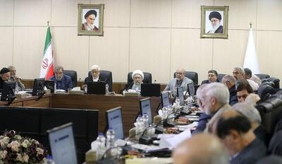 آملی لاریجانی: باید با تمهیداتی مانع بروز فشار به معیشت مردم شد