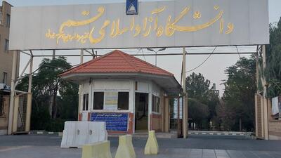 دانشگاه آزاد قم عقب‌نشینی کرد و امتحانات غیرحضوری شد، تجمع آرام شد