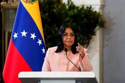 هیچ عامل خارجی ونزوئلا را اداره نمی‌کند/ به کسی که مرا تهدید می‌کند می‌گویم سرنوشتم‌ را جز خداوند کسی تعیین نمی‌کند/ اعلام 7 روز عزای عمومی