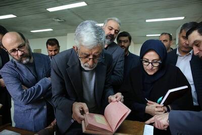 بازدید حداد عادل از گنجینه سازمان اسناد و کتابخانه ملی ایران