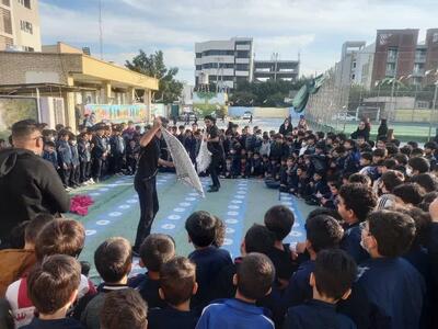 نمایش خیابانی «بندبره» در بوشهر اجرا شد