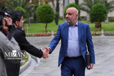 دولت با حمایت از تولید و افزایش عرضه ارز، منابع کالابرگ و مهار تورم را تضمین می‌کند