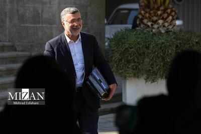 وزیر بهداشت: ارز ترجیحی دارو حذف نخواهد شد