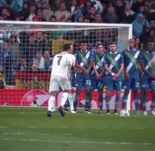 ویدئو نوستالوژی:‏‎ ‎شلیک مرگبار ‏CR7‎‏ از میان دیوار دفاعی - پارس فوتبال