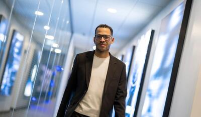 لیام روسنیر، سرمربی جدید چلسی وارد کوبهام شد / عکس - پارس فوتبال