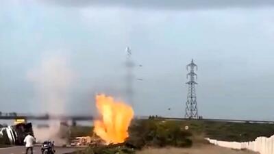  فیلم انفجار ترسناک کامیون گاز در جاده