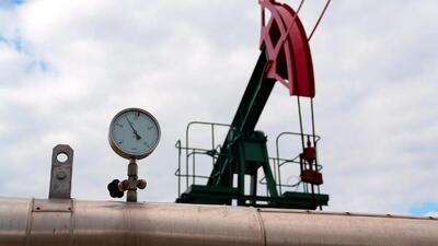 قیمت نفت پس از اعلام ترامپ درباره تحویل تا ۵۰ میلیون بشکه نفت ونزوئلا به آمریکا کاهش یافت