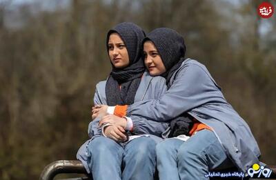  سارا و نیکا فرقانی در ۲۱ سالگی و در تهران