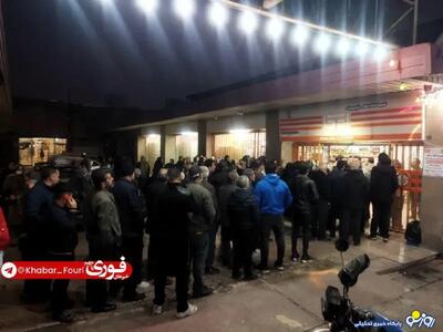  صف روغن در یکی از فروشگاه‌های اتکا