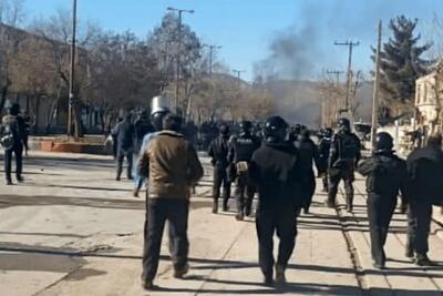  فارس: در جریان درگیری ها در لردگان، ۲ مامور فراجا شهید و ۳۰ نفر مجروح شدند