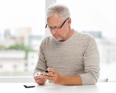 حفظ قند خون پایدار؛ کلید کاهش خطر آلزایمر در سالمندان مبتلا به دیابت